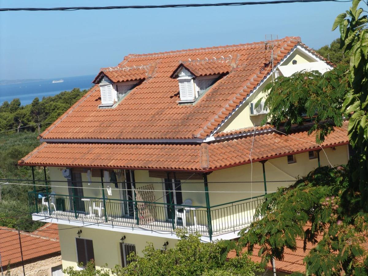 Villa Nefeli Loútsa المظهر الخارجي الصورة