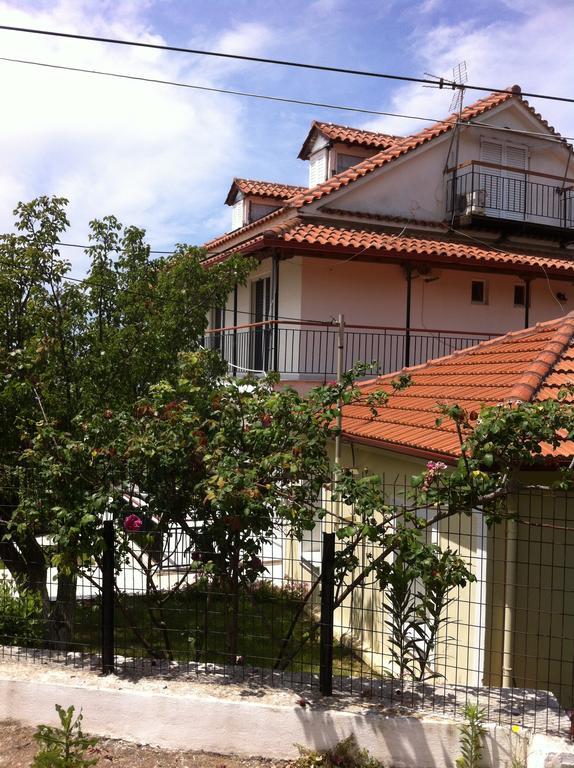 Villa Nefeli Loútsa المظهر الخارجي الصورة
