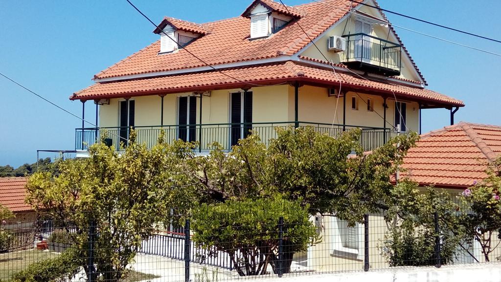 Villa Nefeli Loútsa المظهر الخارجي الصورة