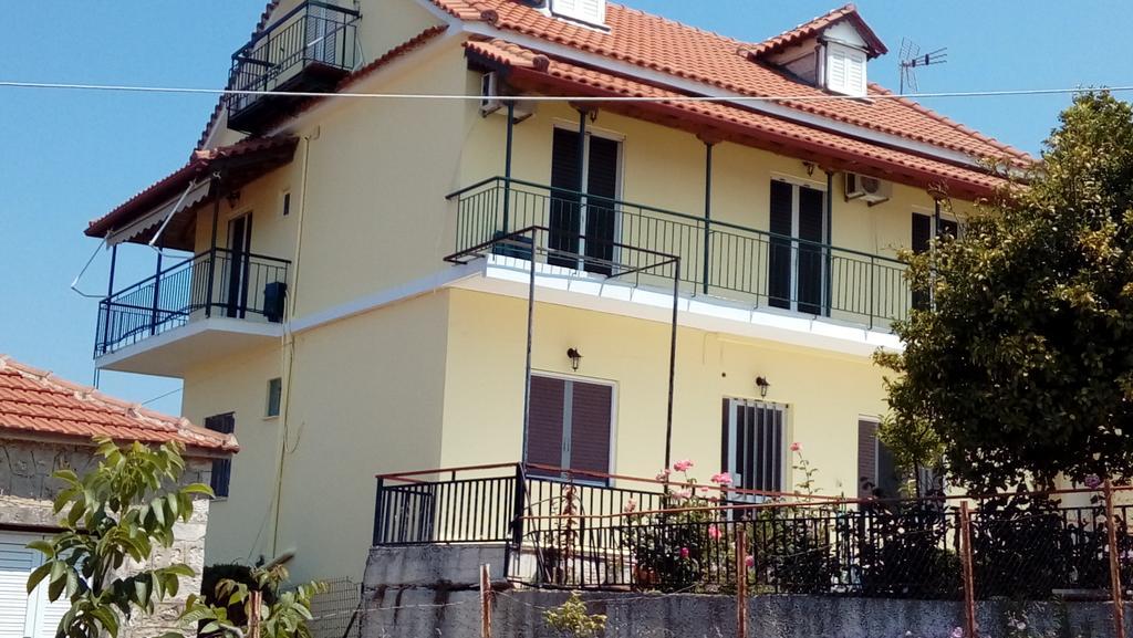 Villa Nefeli Loútsa المظهر الخارجي الصورة
